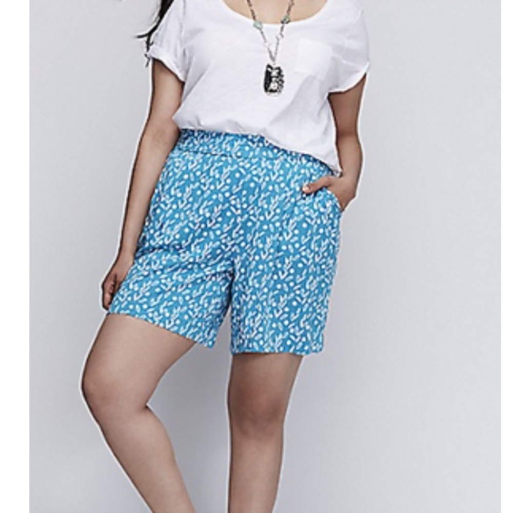 LANE BRYANT BLUE WHITE PRINTED ELASTIC WAIST SOFT STRETCHY SHORTS PLUS Sz 18/20